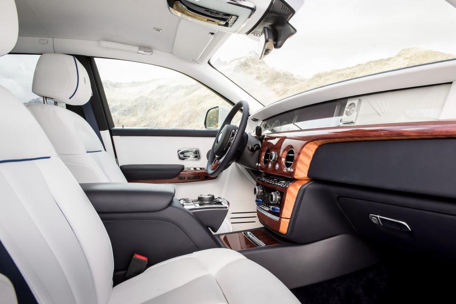 Интерьер Rolls-Royce Phantom 2017 года  (WW) (фото 66 из 75)
